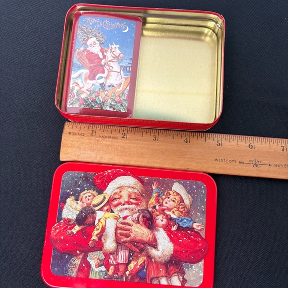 Vtg. 1987 Christmas collectors Santa Clause tin with 1 sealed deck of cards - Picture 7 of 16
